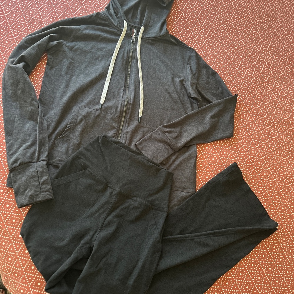Kirkland Signature Dark Gray Apparel Set
